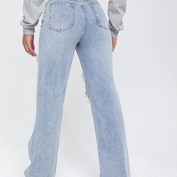 Light washed cut out ripped straight leg jeans - Picture 2 of 3